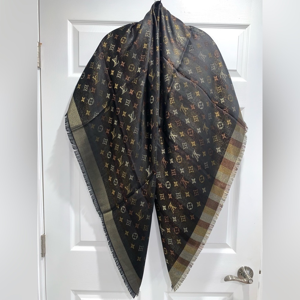 Authentic Louis Vuitton Brown So Shine Monogram Shawl/Wrap M71548.